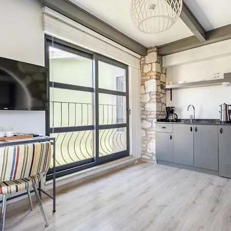 Lovely Studio Flat Near Hadrians Gate דירה *
