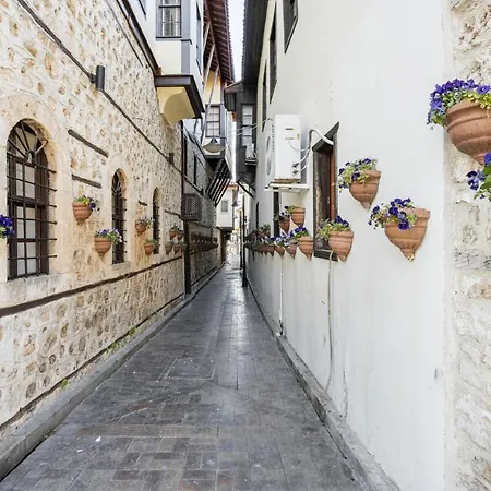 Lovely Flat Near Hadrians Gate